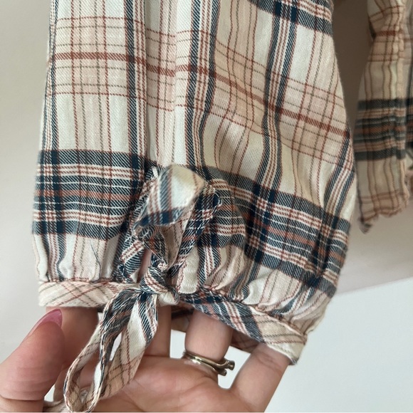 Faherty Top Size Small Button Up Womens Plaid Tie Cuffs Round Neck Blouse - Picture 3 of 9